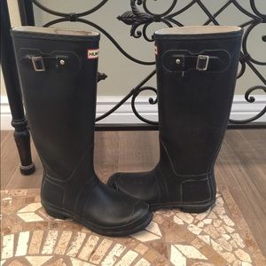 Black Matte Hunter rain boots